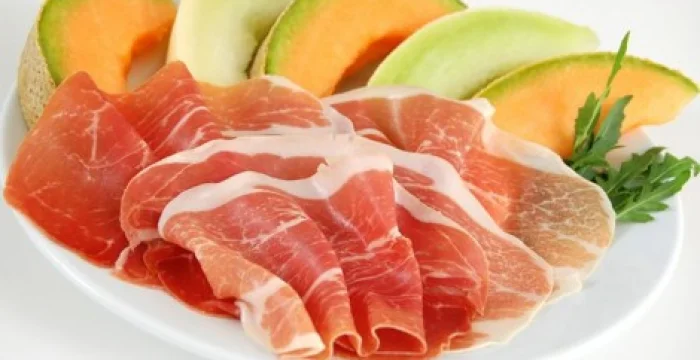 Crostini di bresaola e melone Crostini di bresaola e melone